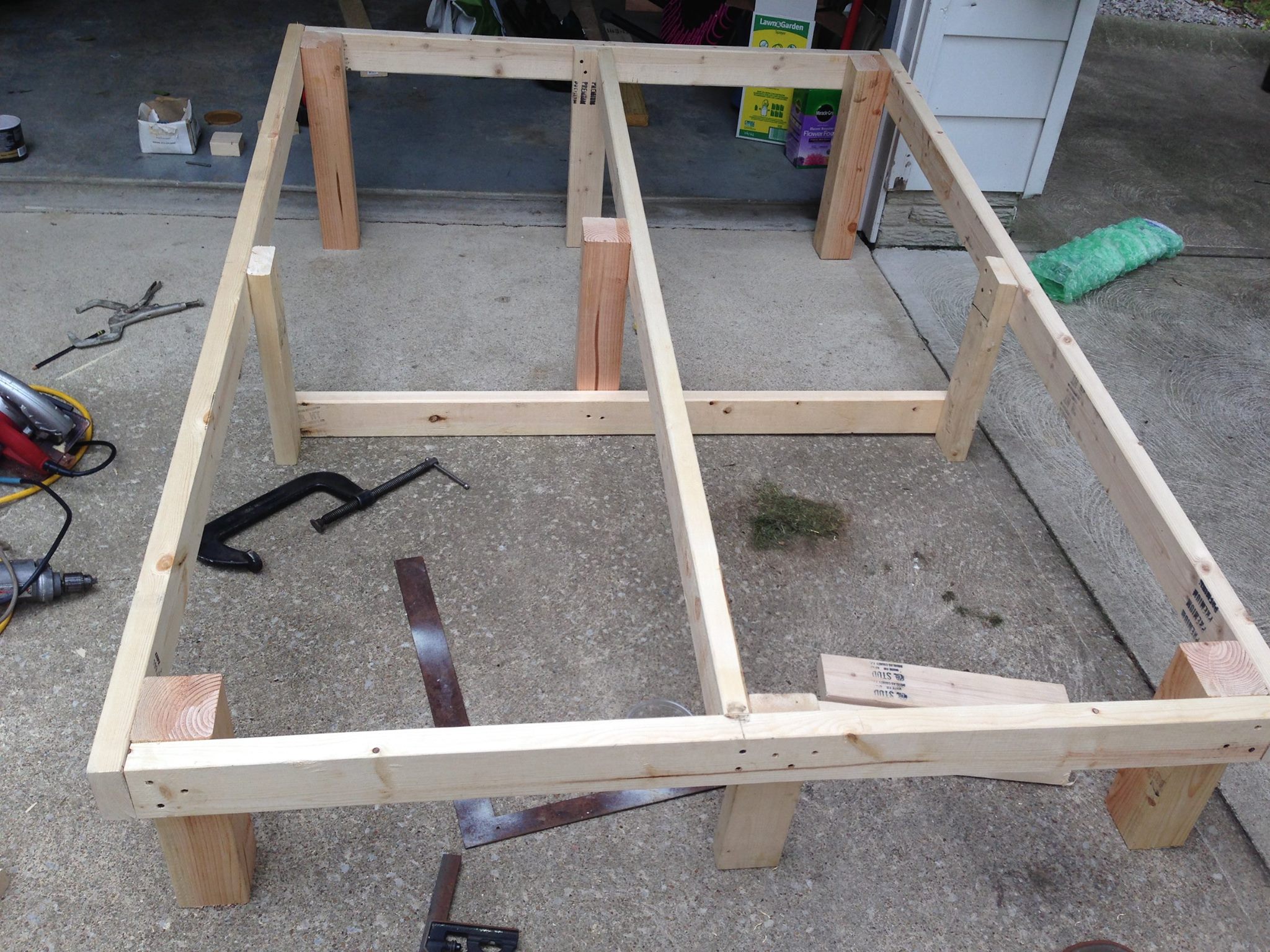 Inclined Bed Therapy IBT Home Made Bed Cindi Phoenix designed this amazing inclined bed frame to fit inside her existing beautiful carved mahogany bed, maintaining the head board and foot board in a vertical position. Well done Cindi